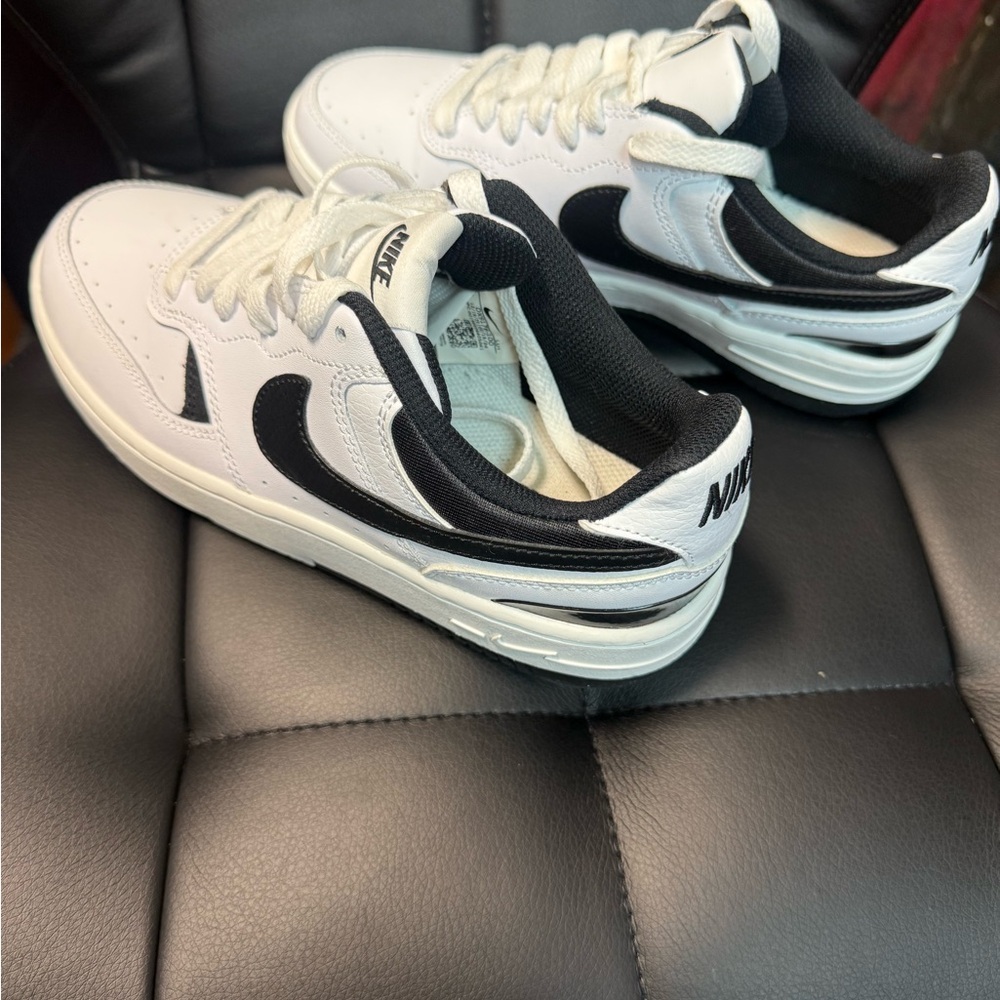 Nike Men's White and Black Sneakers